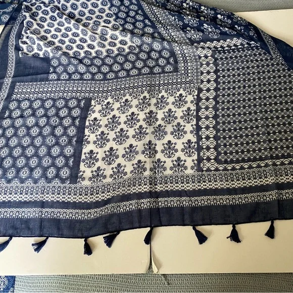 Patchwork Bandana print rayon tassel trimmed scarf - Picture 5 of 8